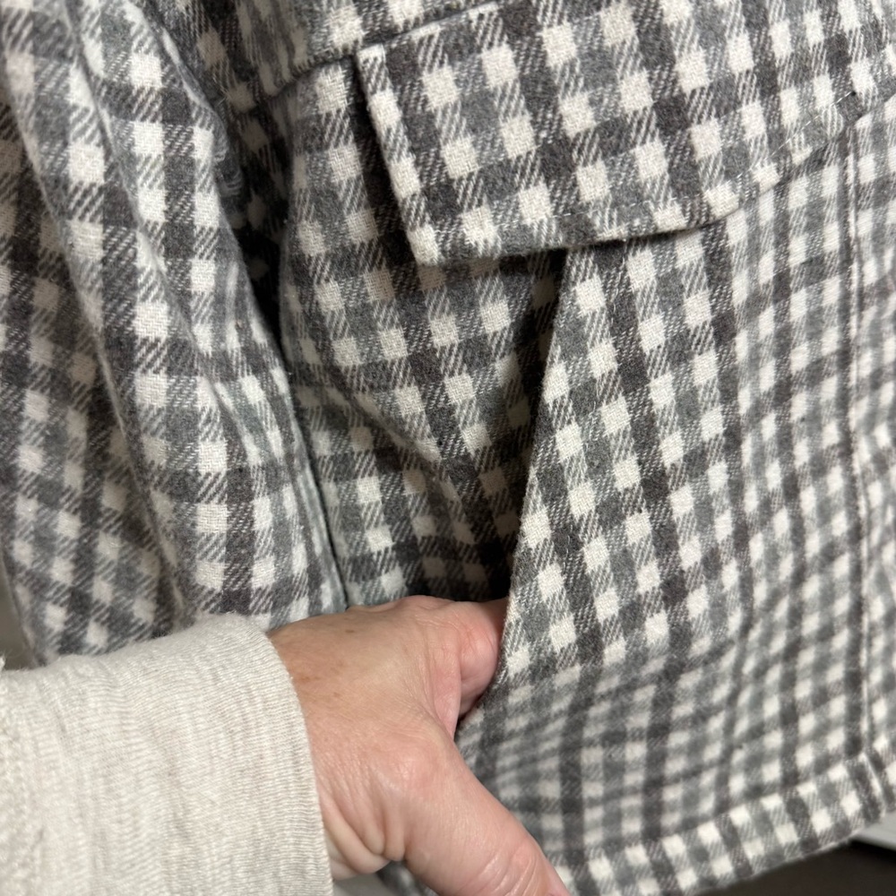 2/$30 Sadie & Sage Gray & White Checkered Cropped Snap Up Jacket Sz. M #2246 - Picture 3 of 7